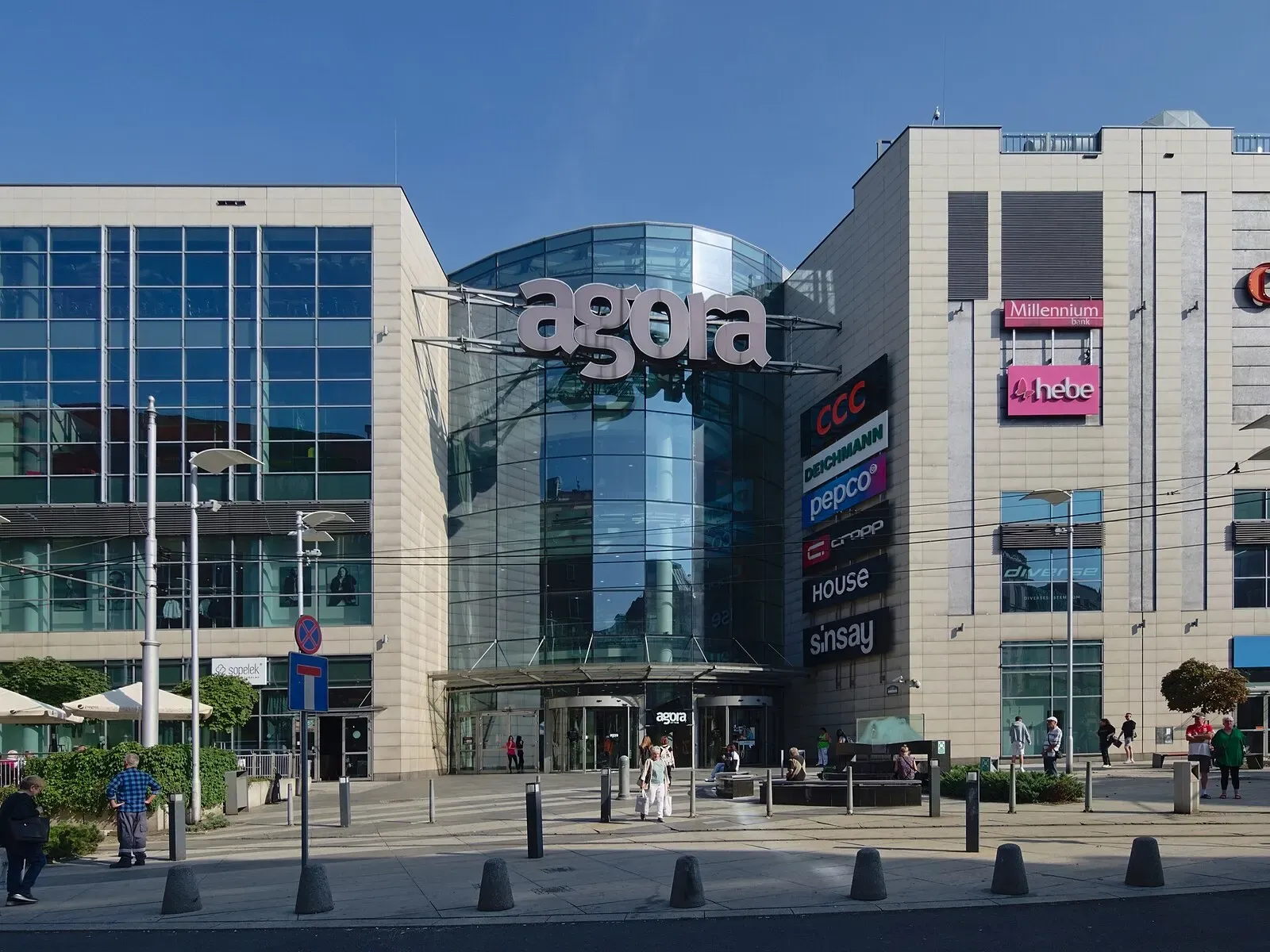 Centrum handlowe Agora, atrakcja w okolicy apartamentu Helenka Modern w Zabrzu